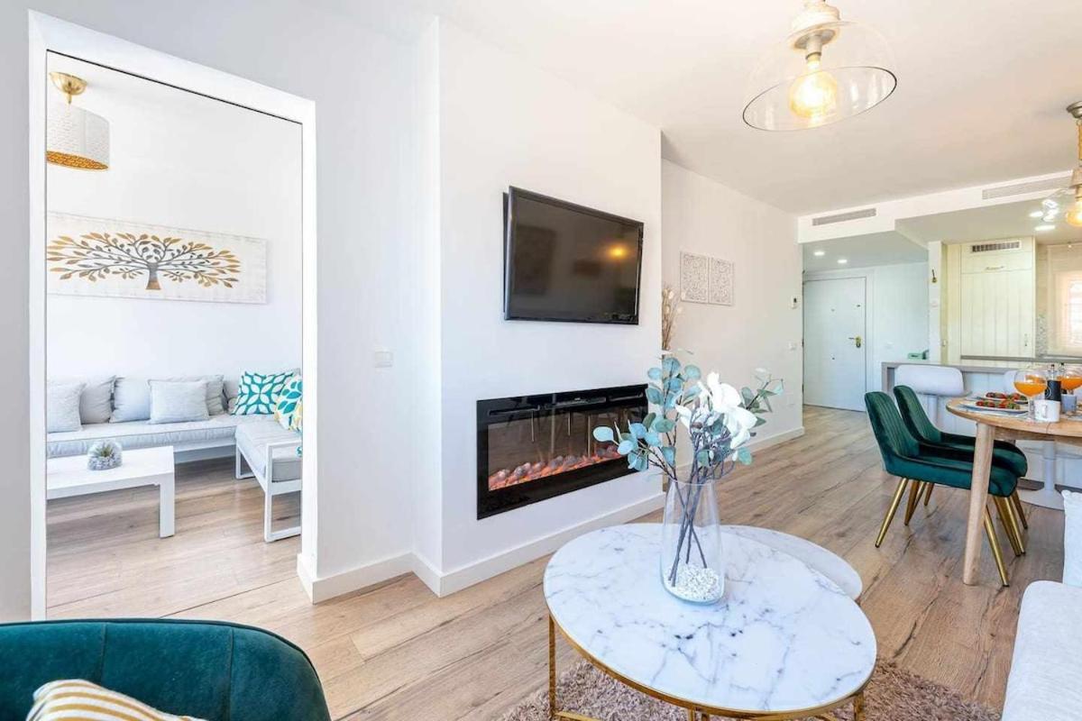 797 Holiday Rentals - Lujoso Apartamento En Arroyo Con Piscina Benalmádena Eksteriør billede