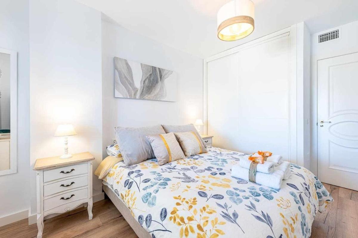 797 Holiday Rentals - Lujoso Apartamento En Arroyo Con Piscina Benalmádena Eksteriør billede