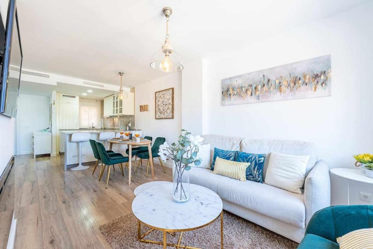 797 Holiday Rentals - Lujoso Apartamento En Arroyo Con Piscina Benalmádena Eksteriør billede